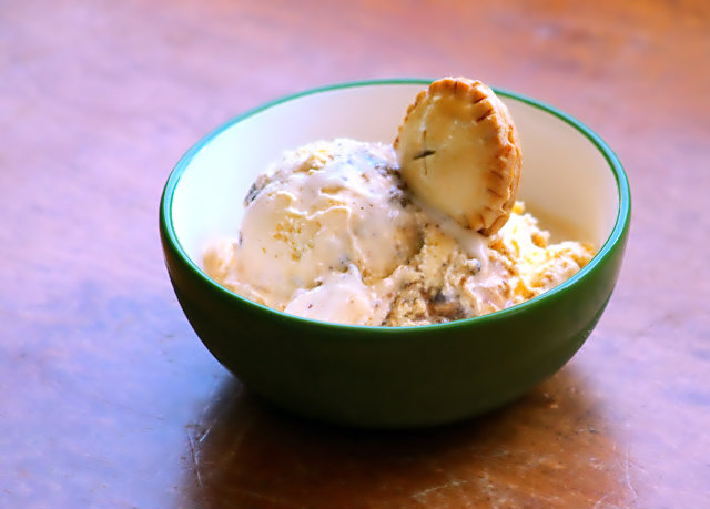 Cinnamon Swirl Gelato with Mini Apple Pies