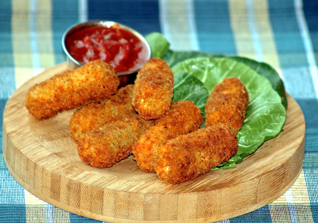 Copycat-Applebees-Cheese-Sticks