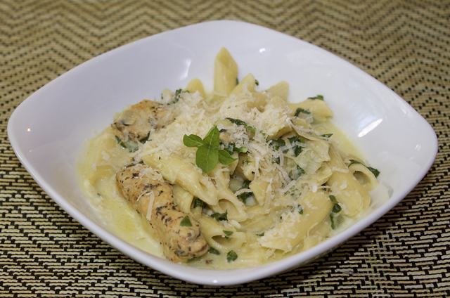 Pressure Cooker Artichoke & Spinach Pasta with Chicken is a wonderful dish created with famous hot artichoke & spinach dip in mind. Perfect for a meal!