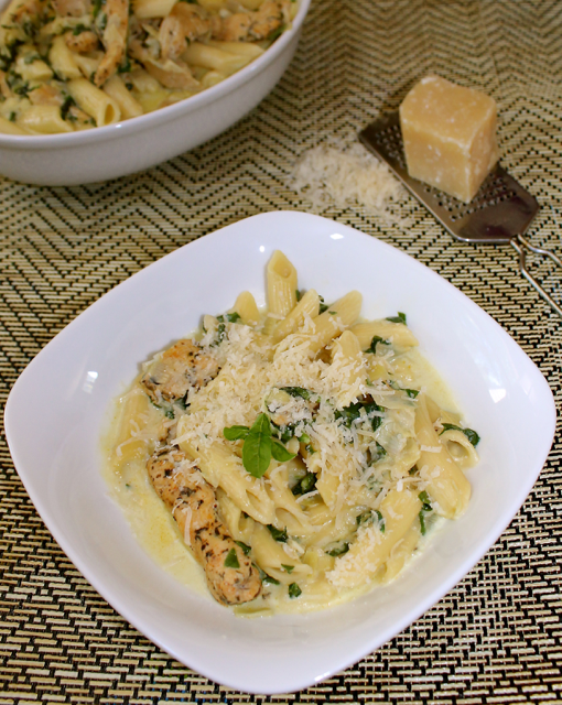 Pressure Cooker Artichoke & Spinach Pasta with Chicken is a wonderful dish created with famous hot artichoke & spinach dip in mind. Perfect for a meal!